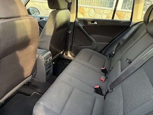 Used 2012 Volkswagen Tiguan S image 29
