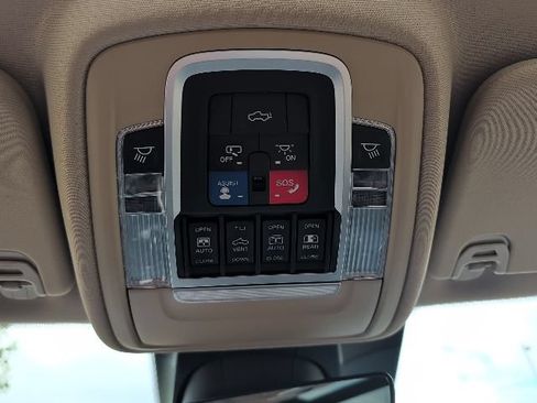 Used 2019 RAM 1500 Limited AWD/4WD image 9