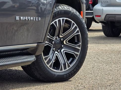 Used 2023 Jeep Wagoneer L Series II image 8