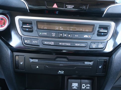 Used 2022 Honda Pilot Touring image 22