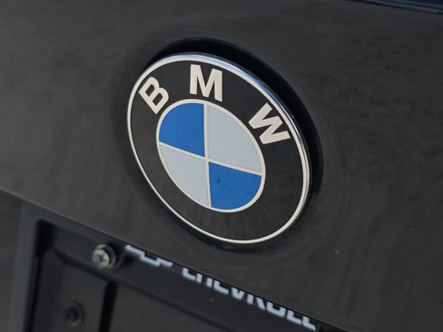 Used 2021 BMW 330i Sedan w/ M Sport Package RWD image 9