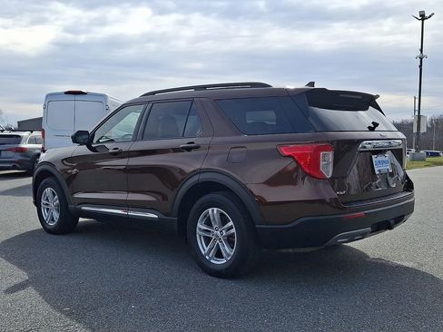 Used 2020 Ford Explorer XLT w/ Equipment Group 202A image 4