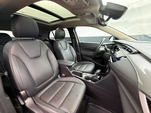 Used 2021 Buick Encore GX Essence w/ Advanced Technology Package FWD image 10