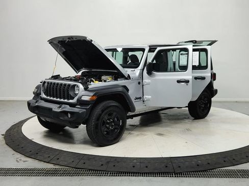Used 2024 Jeep Wrangler Unlimited Sport AWD/4WD image 12