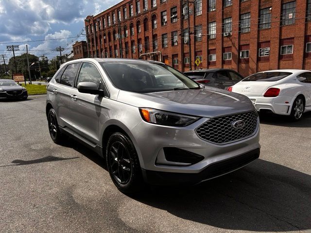 Used 2024 Ford Edge SEL AWD/4WD image 3