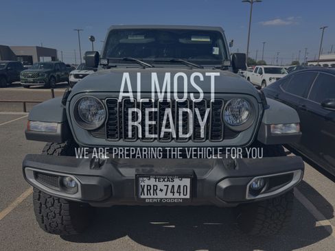 Used 2025 Jeep Gladiator Sport image 1