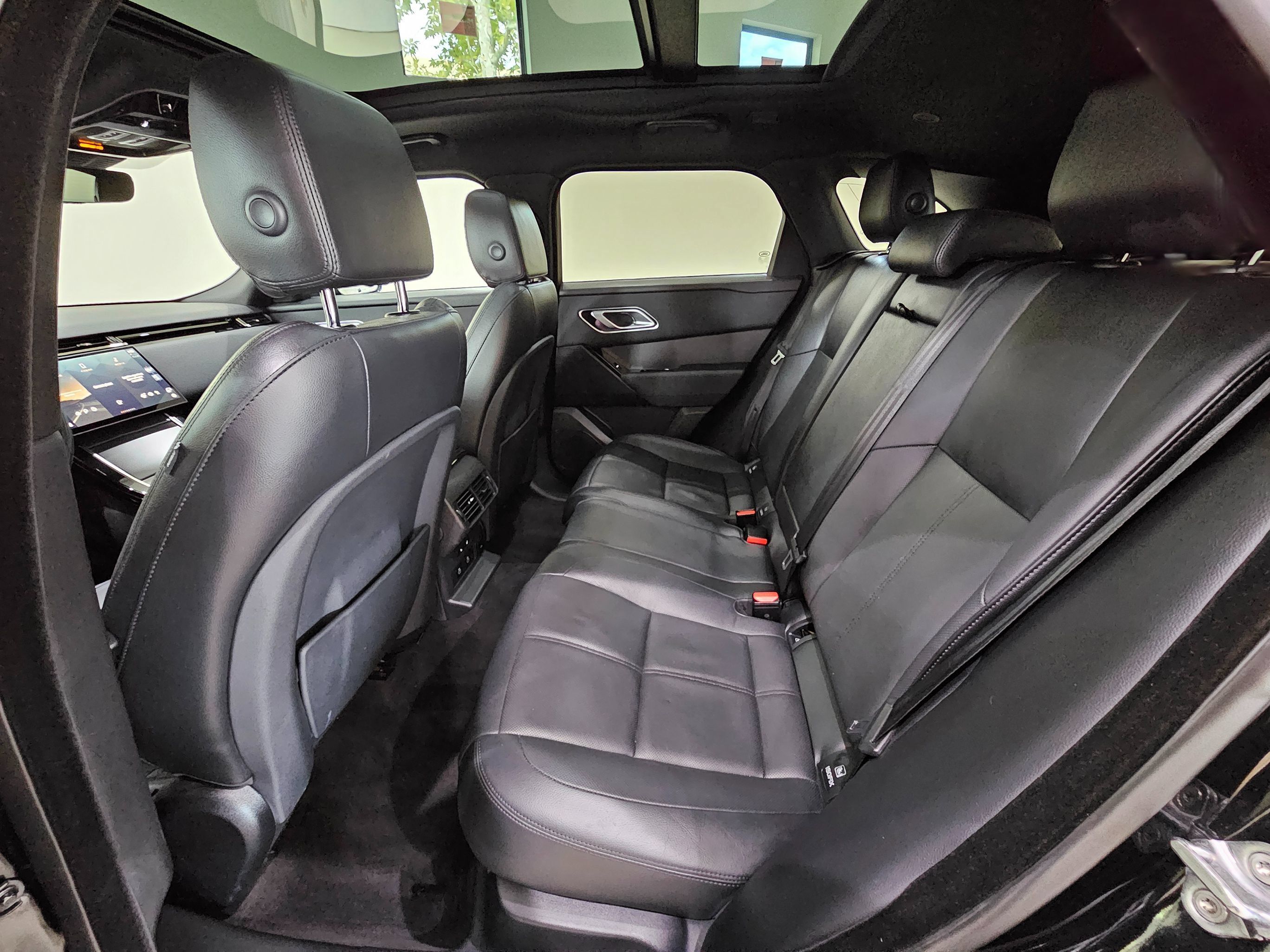 Used 2025 Land Rover Range Rover Velar Dynamic SE AWD/4WD image 25