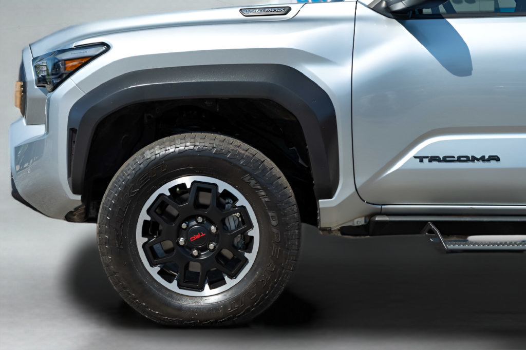 Used 2025 Toyota Tacoma TRD Off-Road w/ TRD Off Road Upgrade Package AWD/4WD image 13