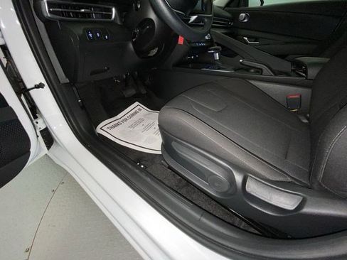 Certified 2026 Hyundai Elantra SE FWD image 12