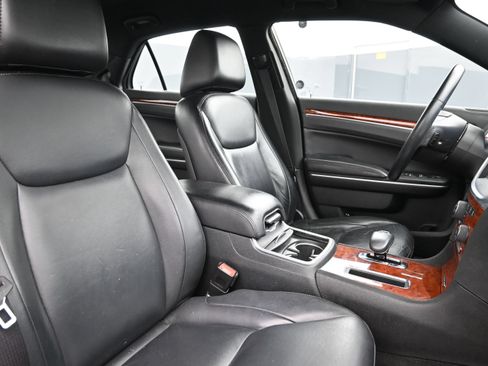 Used 2013 Chrysler 300 RWD image 24