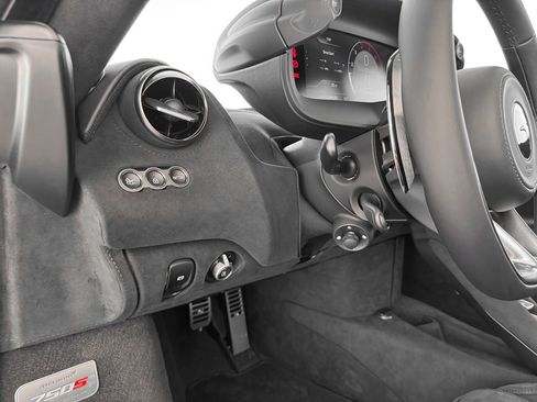 New 2026 McLaren 750S image 17