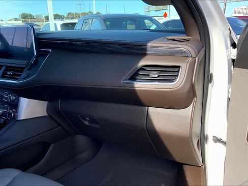 Used 2023 GMC Yukon XL SLT image 17