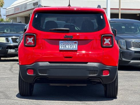 Used 2018 Jeep Renegade Altitude w/ Cold Weather Group FWD image 4