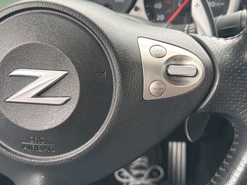 Used 2010 Nissan 370Z Touring RWD image 19