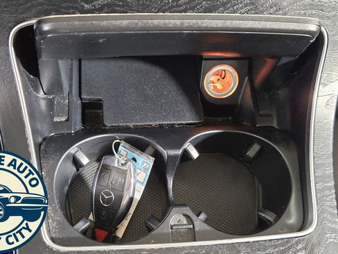 Used 2019 Mercedes-Benz GLC 300 4MATIC w/ Premium Package image 16