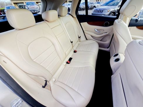 Used 2021 Mercedes-Benz GLC 300 GLC 300 image 28