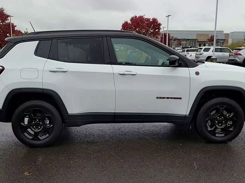 Used 2023 Jeep Compass Trailhawk image 9