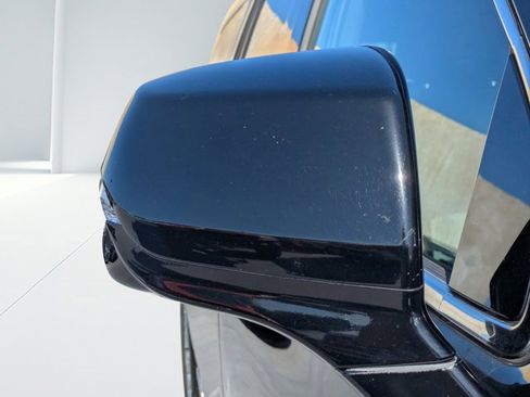 Used 2024 GMC Yukon XL Denali image 10