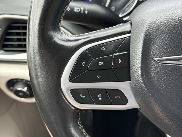 Used 2020 Chrysler Pacifica Touring-L FWD image 25