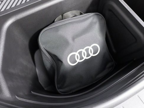 Used 2025 Audi Q6 e-tron Premium image 70