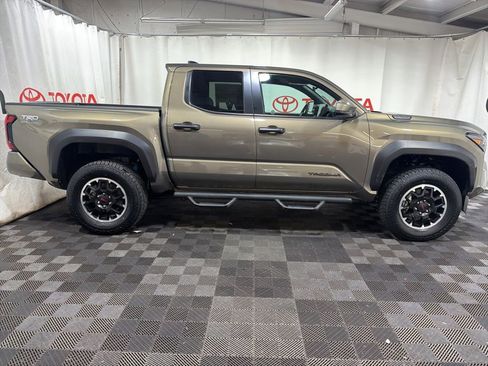 Used 2025 Toyota Tacoma TRD Off-Road image 8