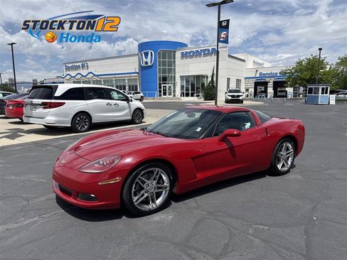 Used 2005 Chevrolet Corvette Coupe w/ Preferred Equipment Group RWD image 1