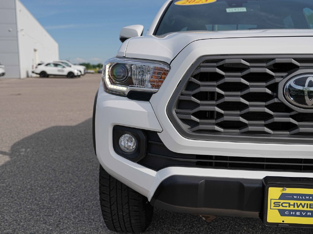 Used 2023 Toyota Tacoma TRD Off-Road AWD/4WD image 4