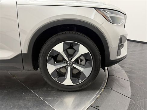 Certified 2025 Volvo XC40 B5 Plus image 9