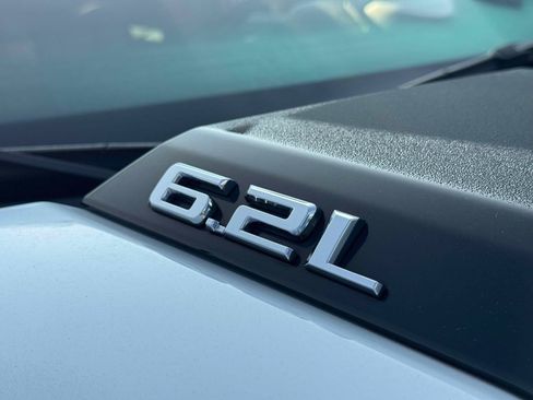 Used 2023 Chevrolet Silverado 1500 ZR2 w/ Technology Package AWD/4WD image 9