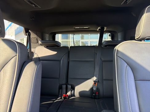 Used 2024 GMC Yukon SLT w/ SLT Luxury Package AWD/4WD image 18