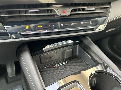 Used 2025 Buick Envision Preferred AWD/4WD image 20