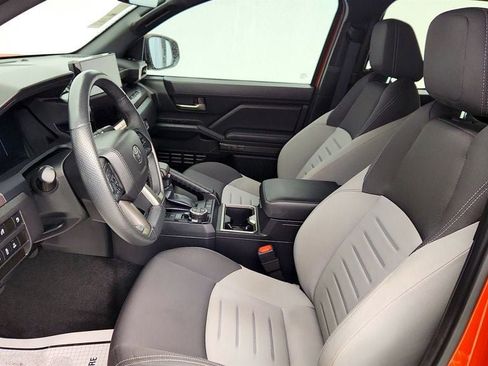 Used 2025 Toyota Tacoma TRD Off-Road image 19