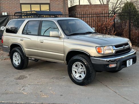 Used 2001 Toyota 4Runner SR5 image 32