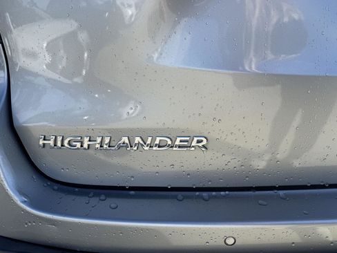 Used 2017 Toyota Highlander Limited image 22