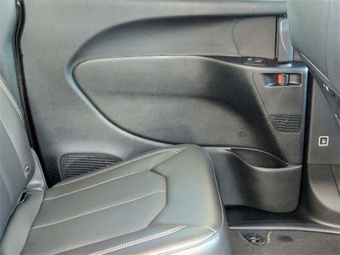 New 2026 Chrysler Pacifica Select image 31