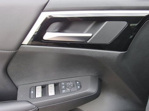 New 2026 Mitsubishi Outlander SE image 11