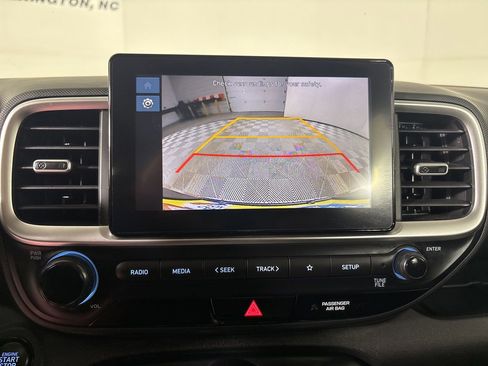 Used 2025 Hyundai Venue SEL FWD image 17