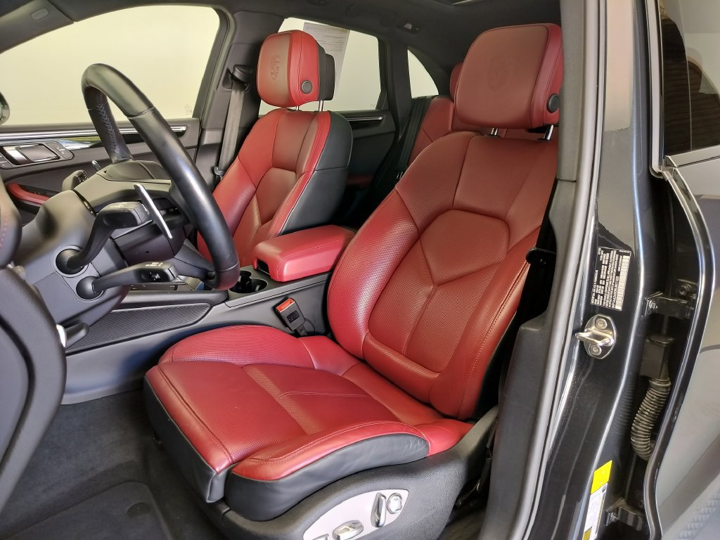 Certified 2024 Porsche Macan Turbo AWD/4WD image 5