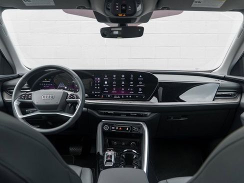 Used 2025 Audi Q5 Premium Plus w/ Premium Plus image 22