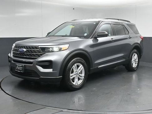 Used 2022 Ford Explorer XLT w/ Class IV Trailer Tow Package AWD/4WD image 3