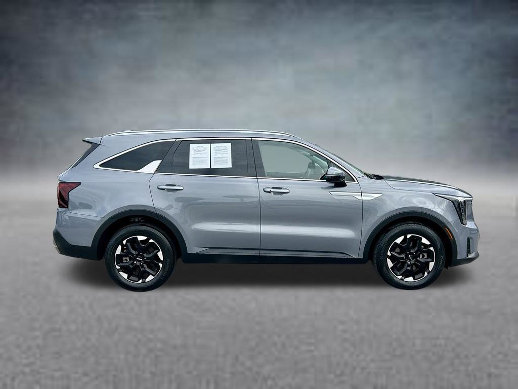 Used 2024 Kia Sorento S w/ Panoramic Sunroof Package FWD image 4