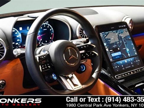 Used 2022 Mercedes-Benz SL 55 AMG 4MATIC w/ Driver Assistance Package image 59