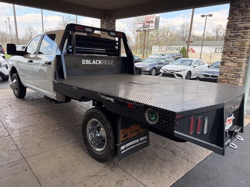 Used 2024 RAM 3500 SLT w/ Quick Order Package 2YG SLT AWD/4WD image 9