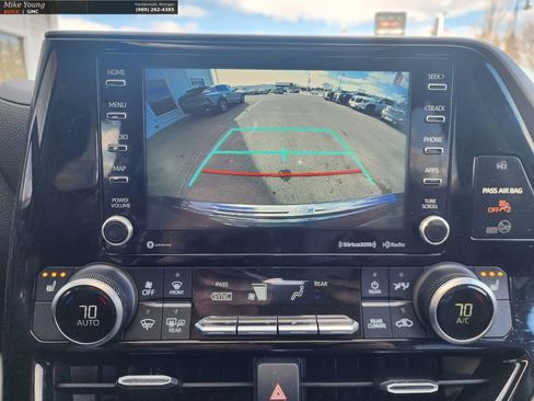 Used 2020 Toyota Highlander XLE image 44