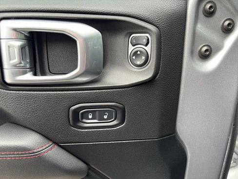 Used 2021 Jeep Gladiator Rubicon AWD/4WD image 13