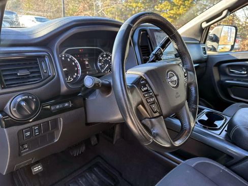 Used 2023 Nissan Titan SV w/ SV Convenience Package image 10