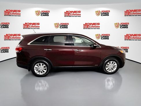 Used 2017 Kia Sorento AWD image 16