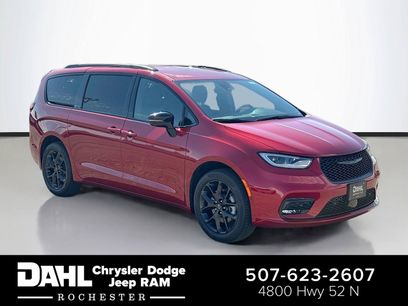 New 2026 Chrysler Pacifica Select w/ S Appearance Package