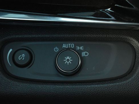 Used 2025 Buick Envista Sport Touring FWD image 18
