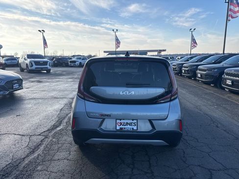 Used 2025 Kia Soul LX FWD image 8